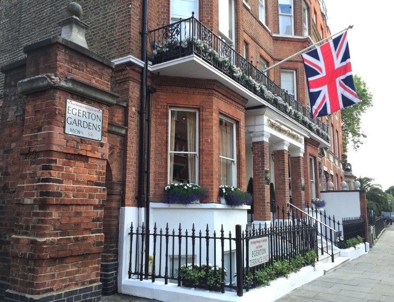 Walking from Kensington to Soho through Chelsea