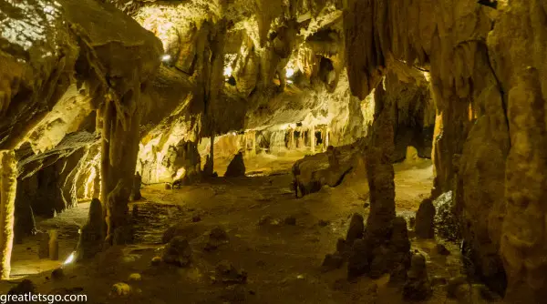 160 million-years-old Ortigosa de Cameros caves 